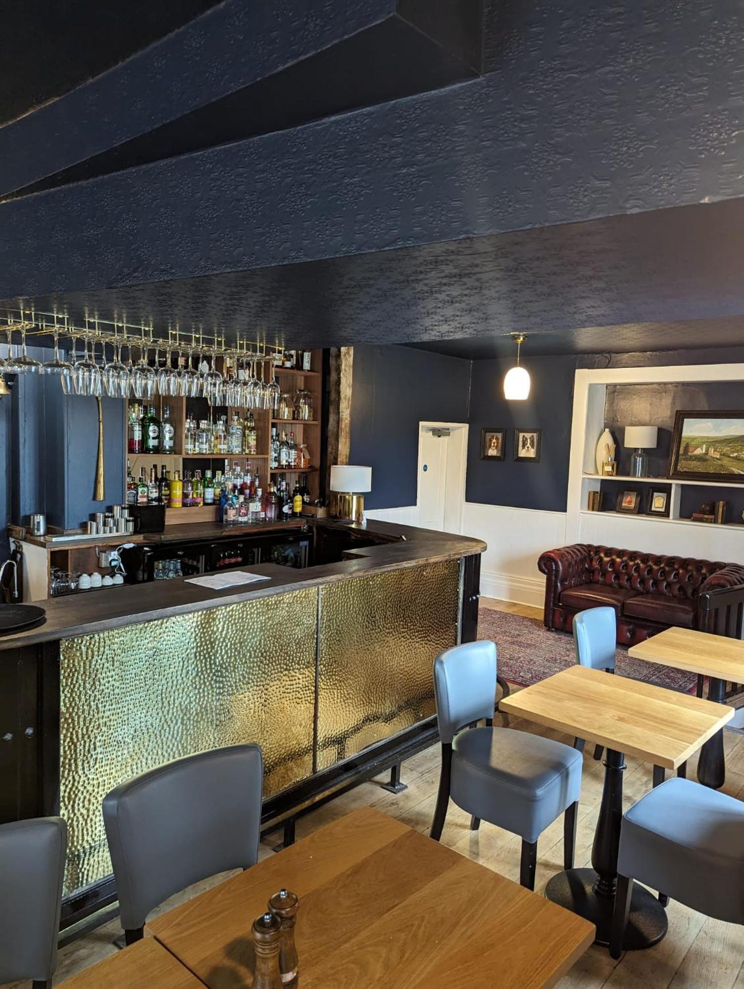 The Duke Hotel Hilmarton Buitenkant foto