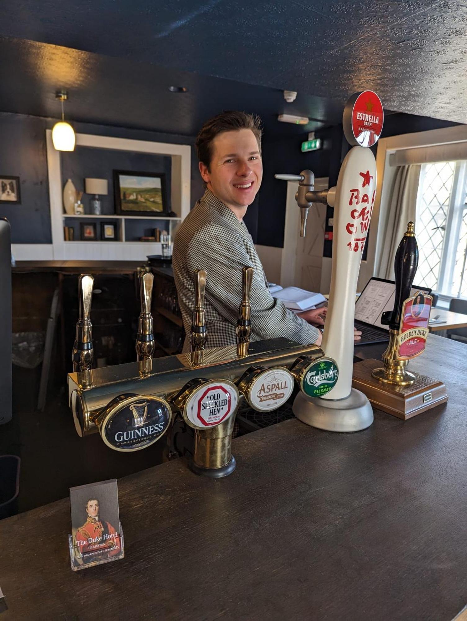 The Duke Hotel Hilmarton Buitenkant foto