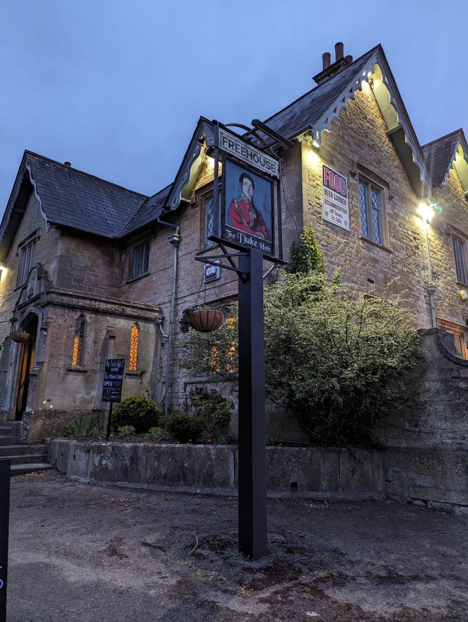The Duke Hotel Hilmarton Buitenkant foto
