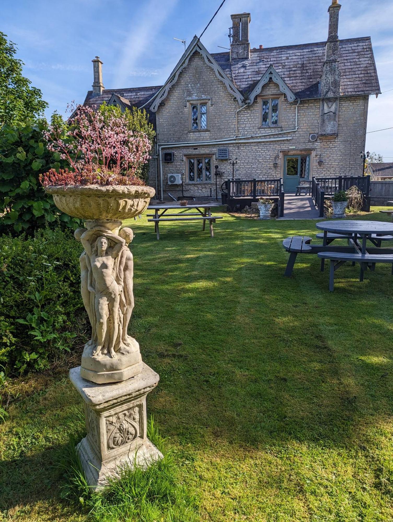 The Duke Hotel Hilmarton Buitenkant foto