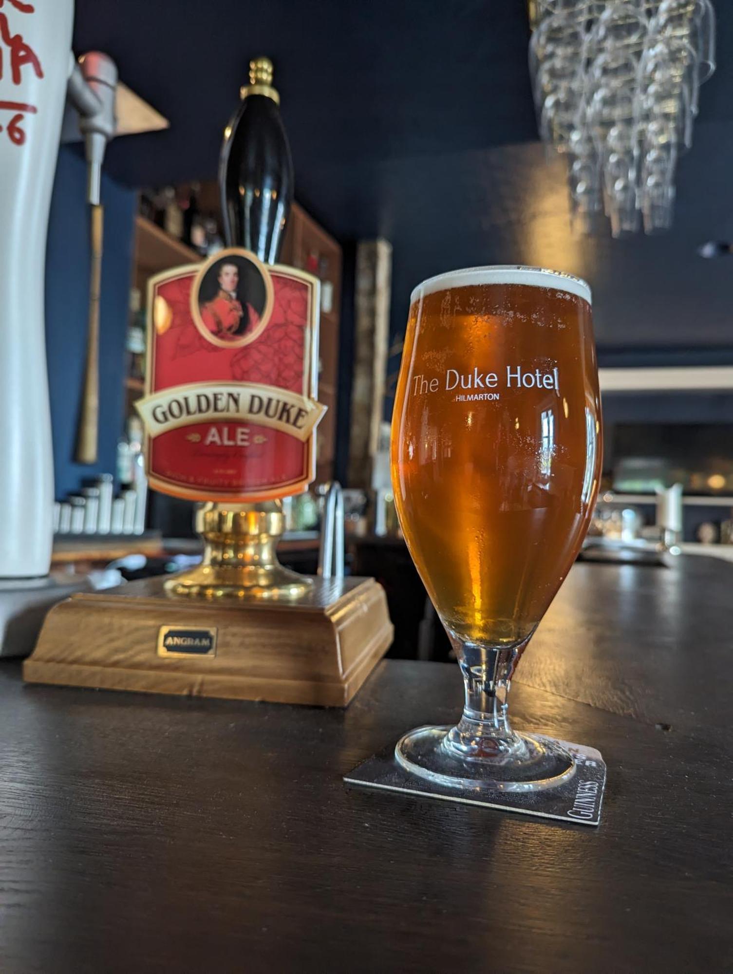 The Duke Hotel Hilmarton Buitenkant foto
