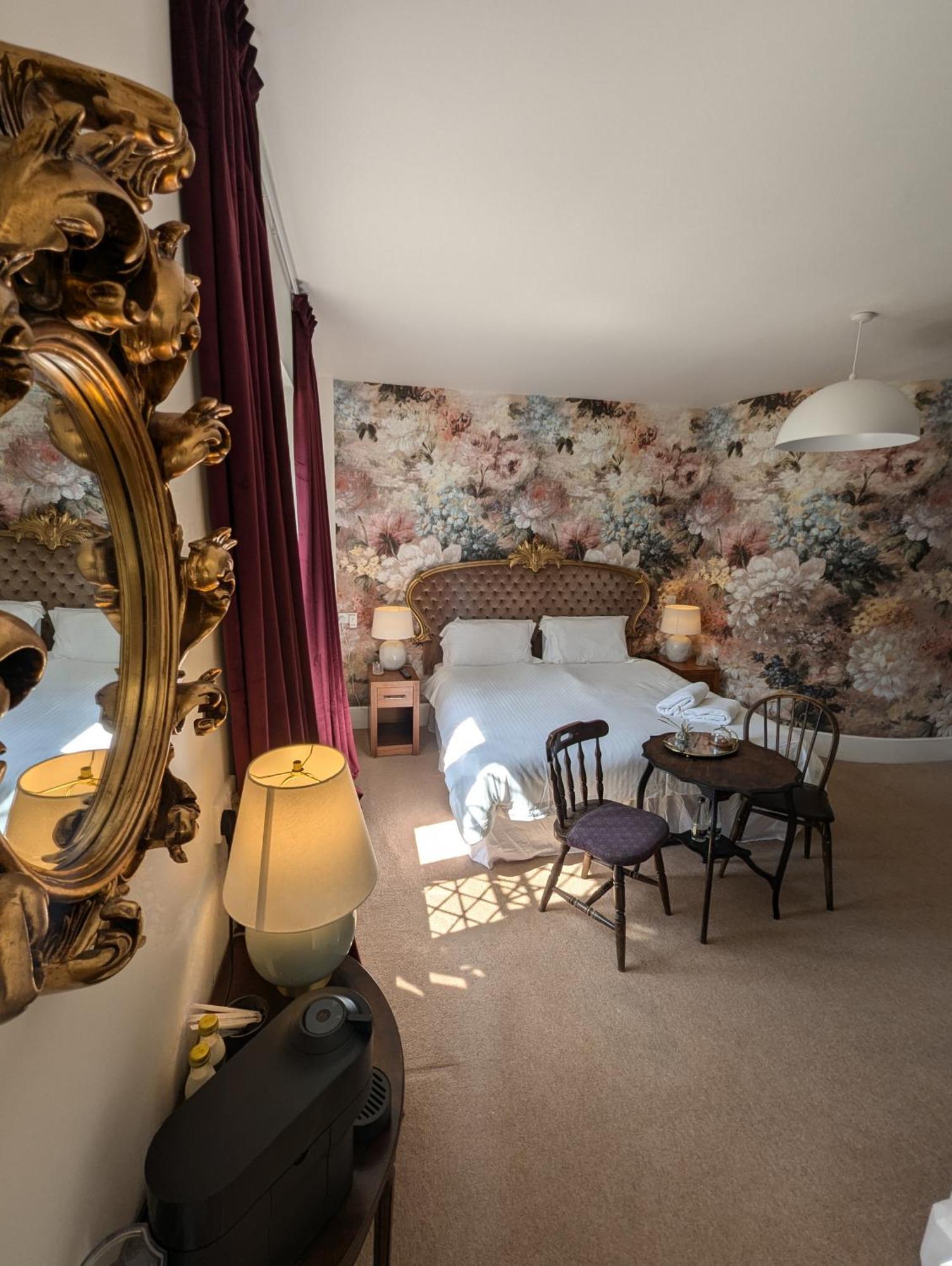 The Duke Hotel Hilmarton Buitenkant foto