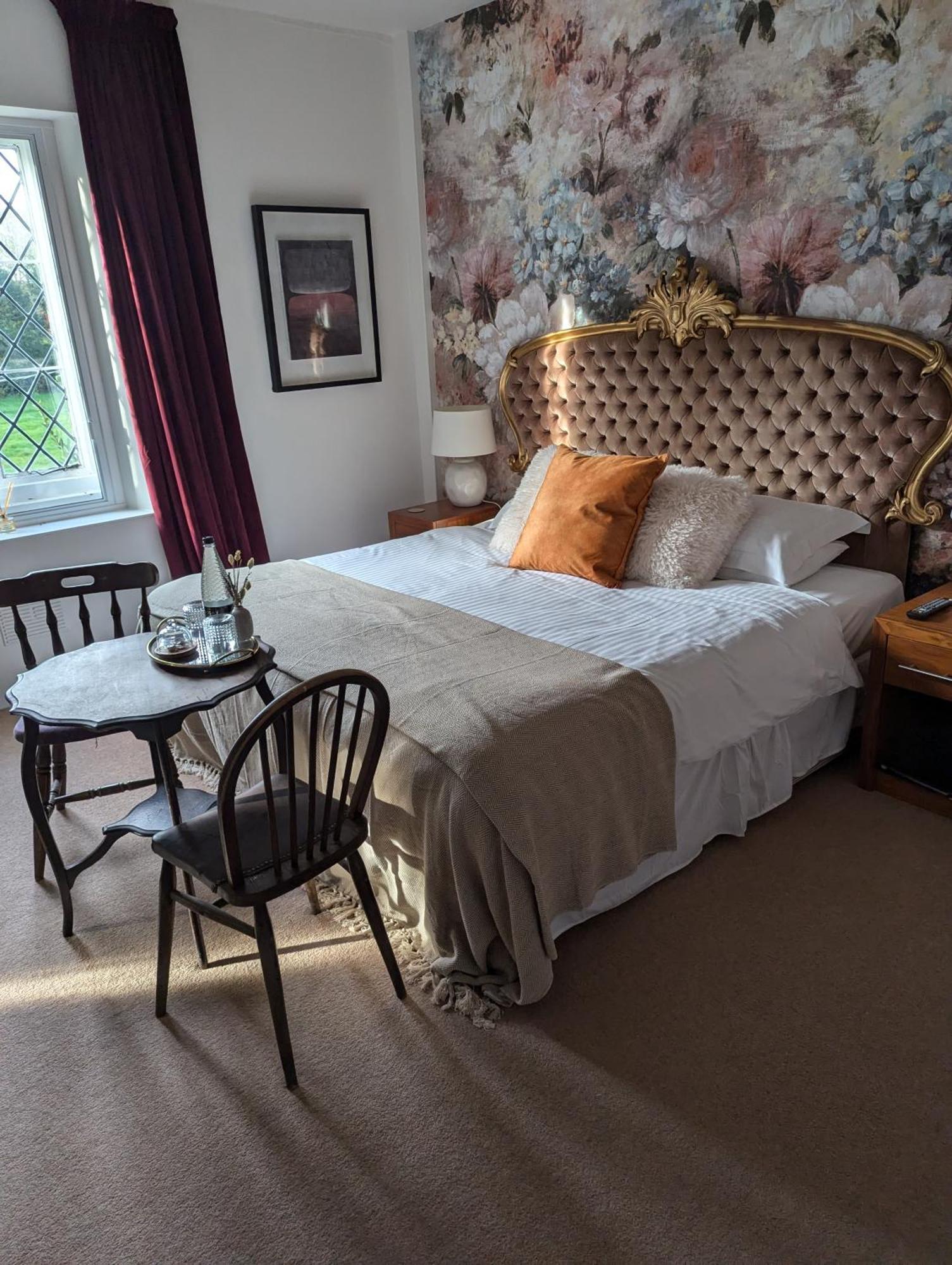 The Duke Hotel Hilmarton Buitenkant foto