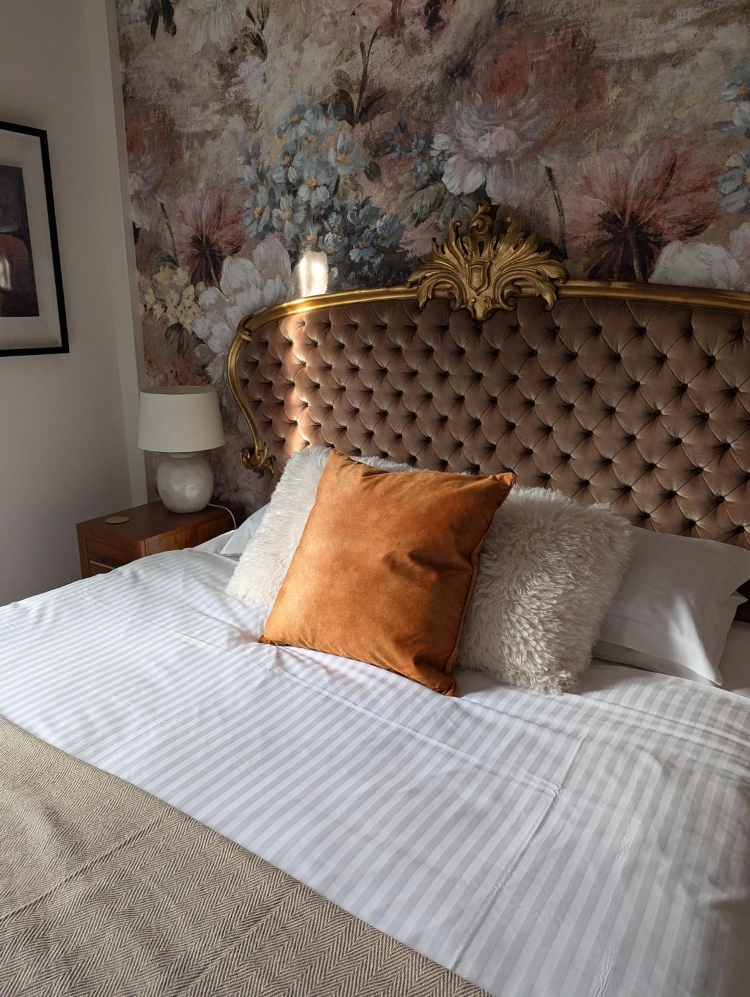 The Duke Hotel Hilmarton Buitenkant foto