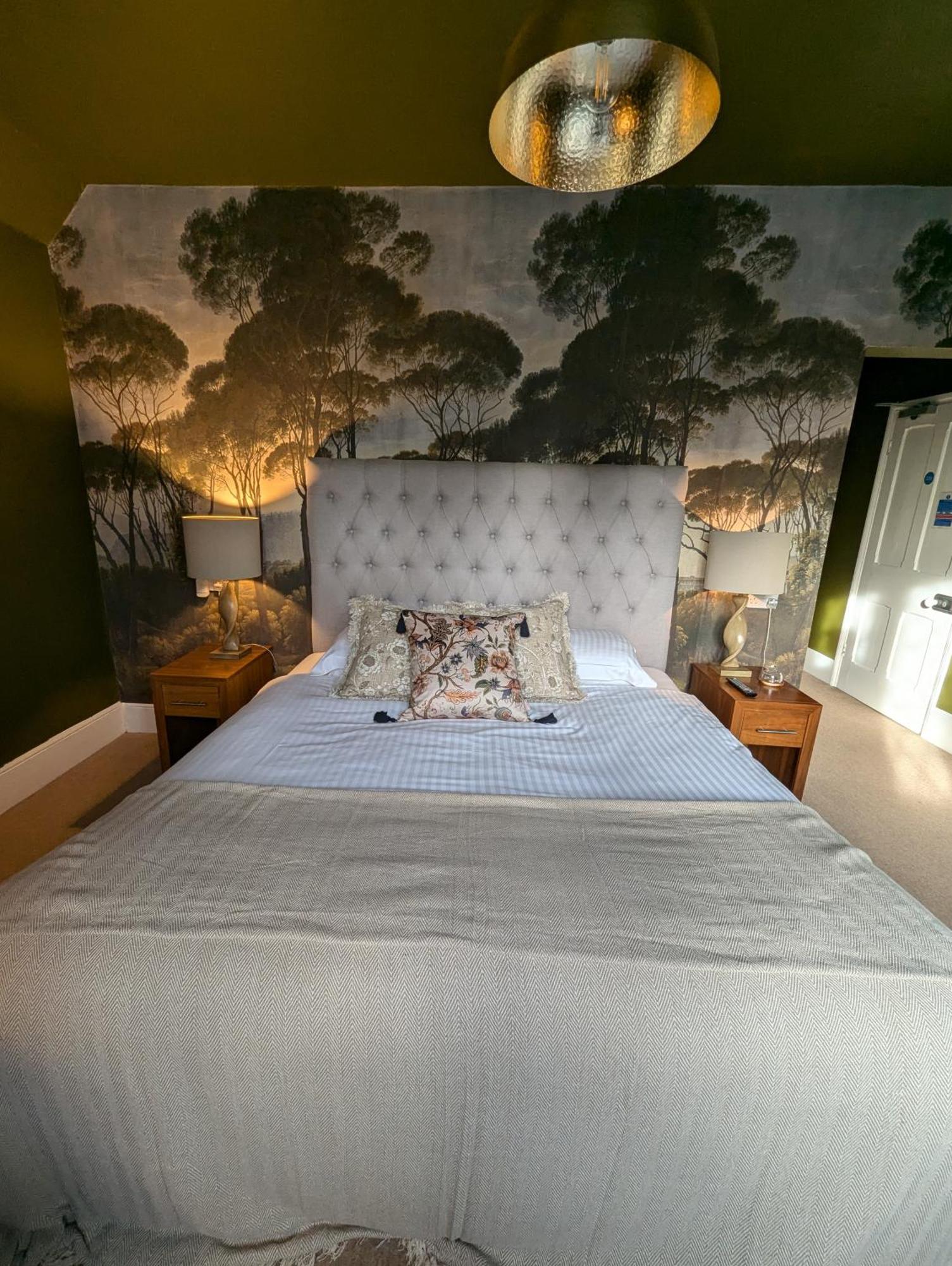 The Duke Hotel Hilmarton Buitenkant foto