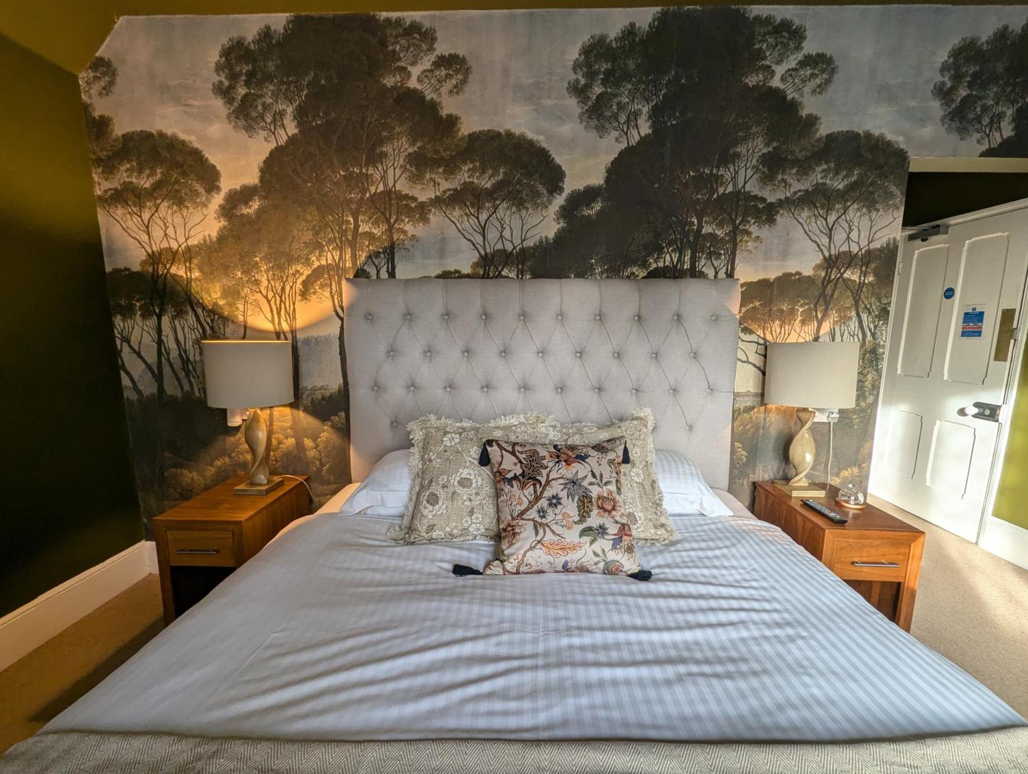 The Duke Hotel Hilmarton Buitenkant foto