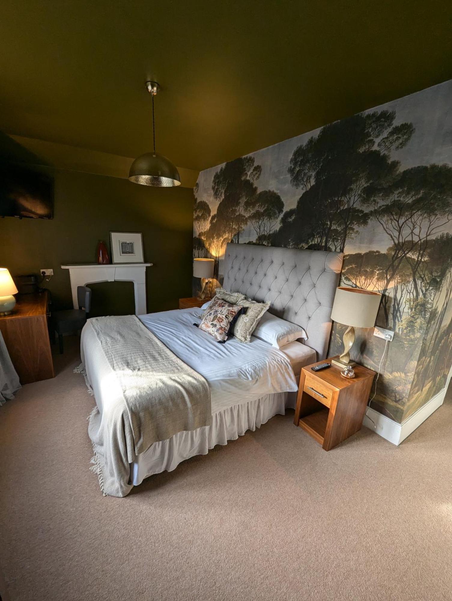 The Duke Hotel Hilmarton Buitenkant foto