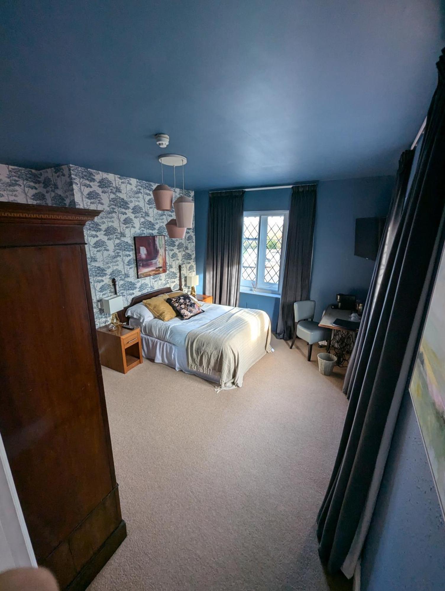 The Duke Hotel Hilmarton Buitenkant foto