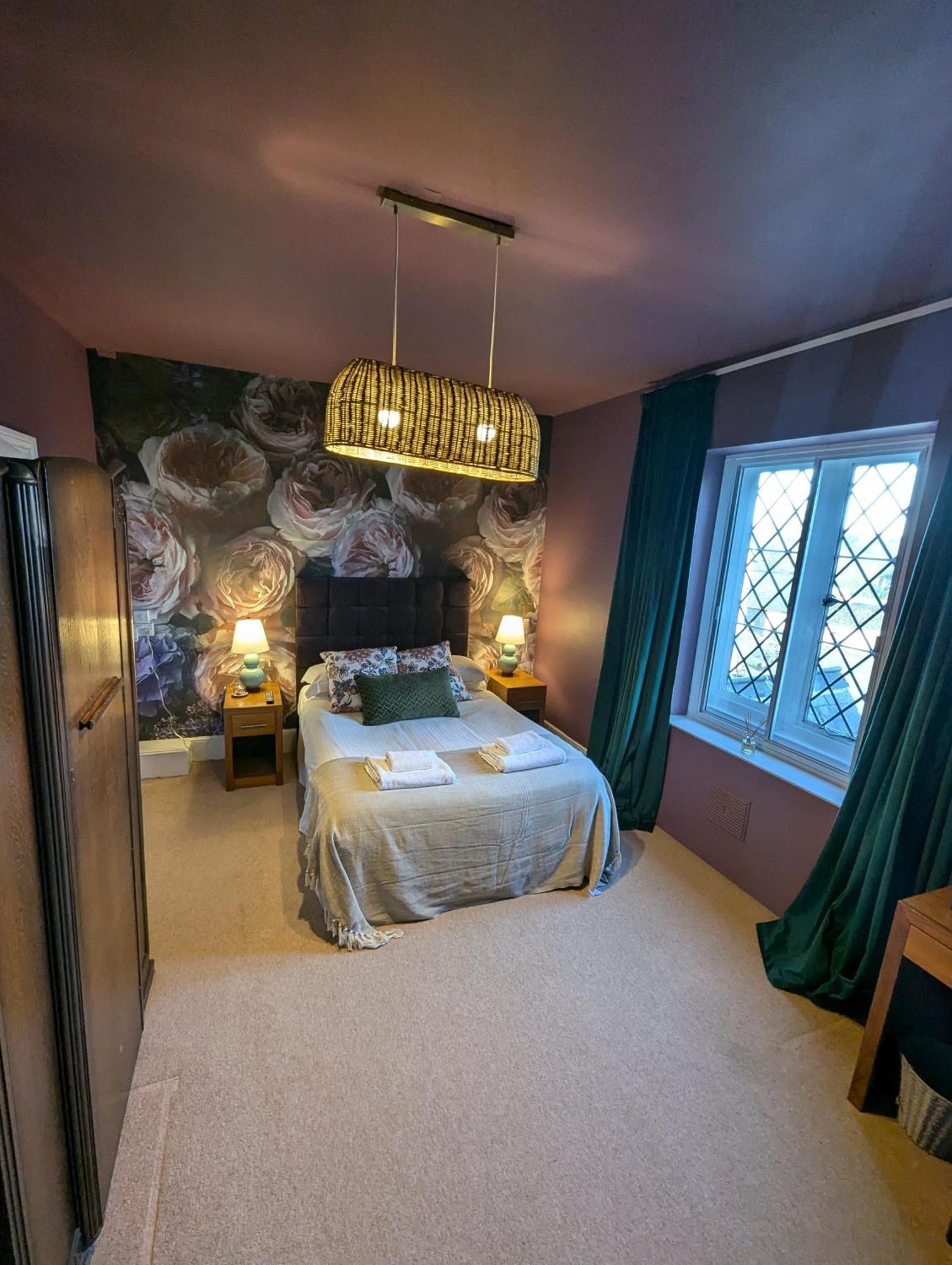 The Duke Hotel Hilmarton Buitenkant foto