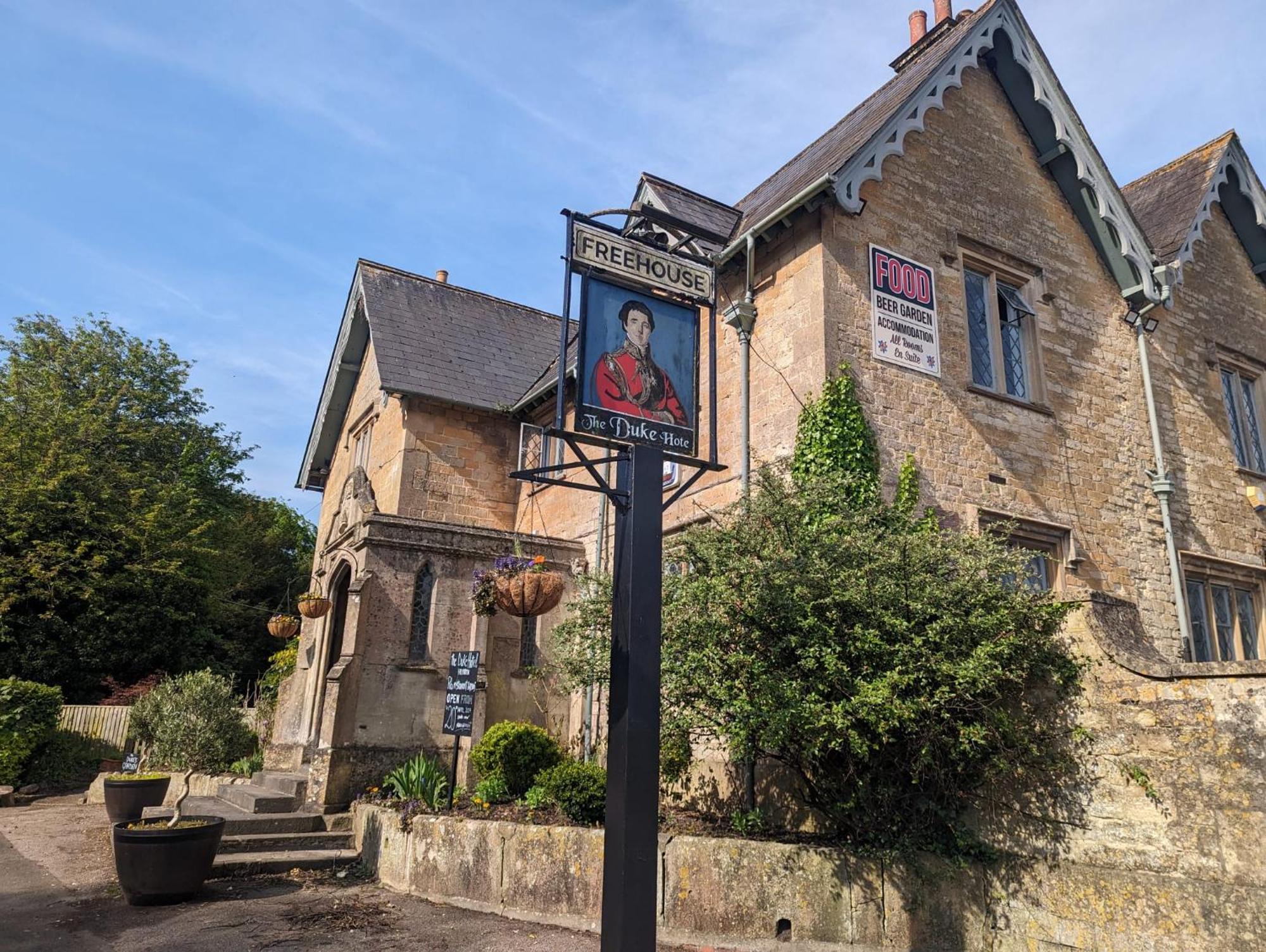 The Duke Hotel Hilmarton Buitenkant foto